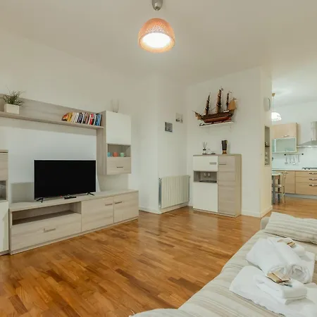 Guesthost - Casa Viviana * La Spezia